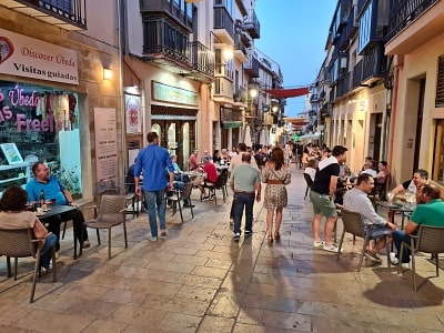 Bary a restaurace na ulici C. Real v Úbeda